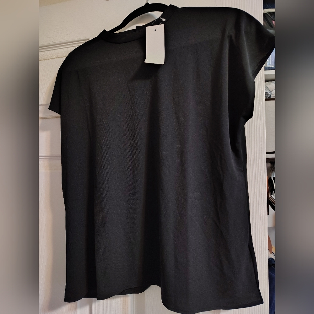 NWT Uniqlo Crepe Jersey Top Size Medium